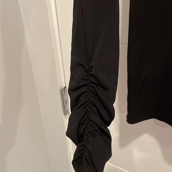 A Pea in the Pod Black V-neck Long Sleeve Top - Picture 6 of 9